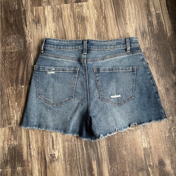 💕3/$25💕 Design Lab Denim Shorts - Picture 3 of 4